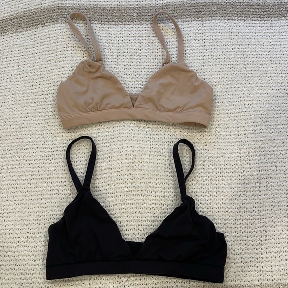 2 SKIMS bras size XS - Picture 2 of 6